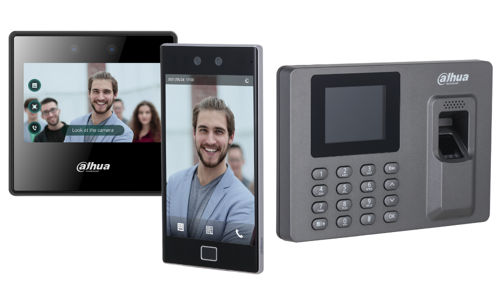 Lector biométrico de huella y rostro para control de acceso empresarial instalado por WizTech